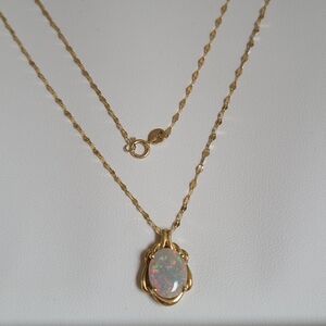18k Solid Yellow Gold Natural Australian Fire Opal Cabochon & Chain Necklace.